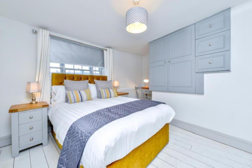 Victorian Townhouse - Stamford Centre - 2 Big Bedrooms, Living Room Kitchen Etc Tastefully Decorated Exterior foto